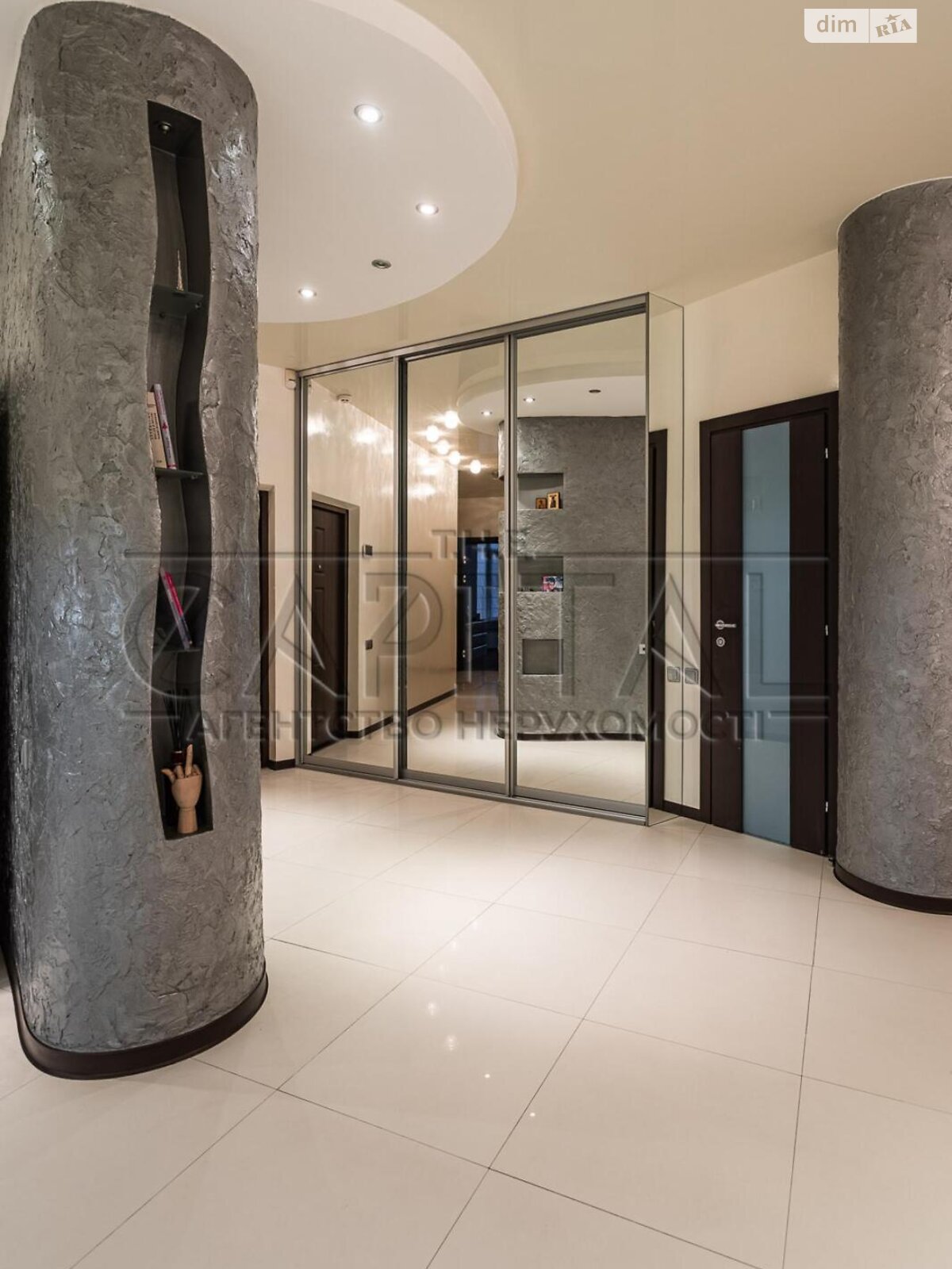 Продаж чотирикімнатної квартири в Києві, на вул. Дмитрівська 69, район Шевченківський фото 1