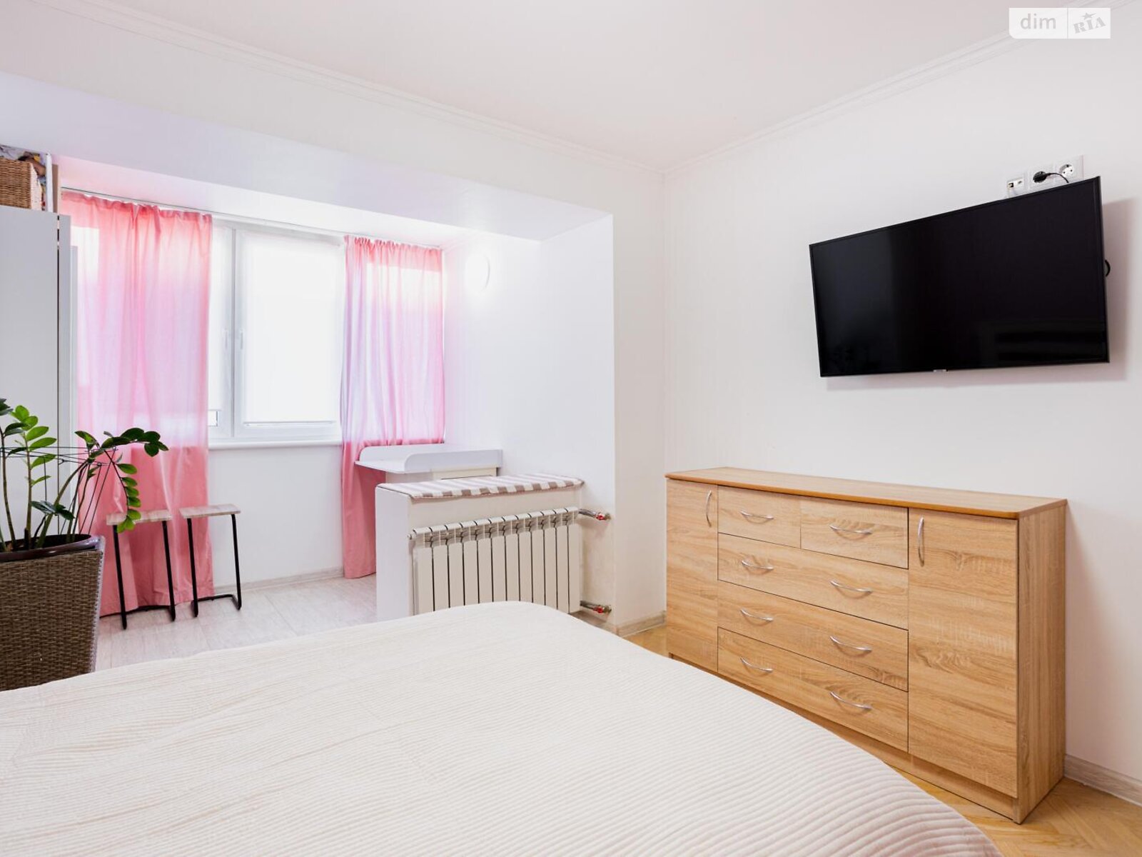 Продаж трикімнатної квартири в Києві, на вул. Митрополита Андрія Шептицького 3Б, район Дніпровський фото 1