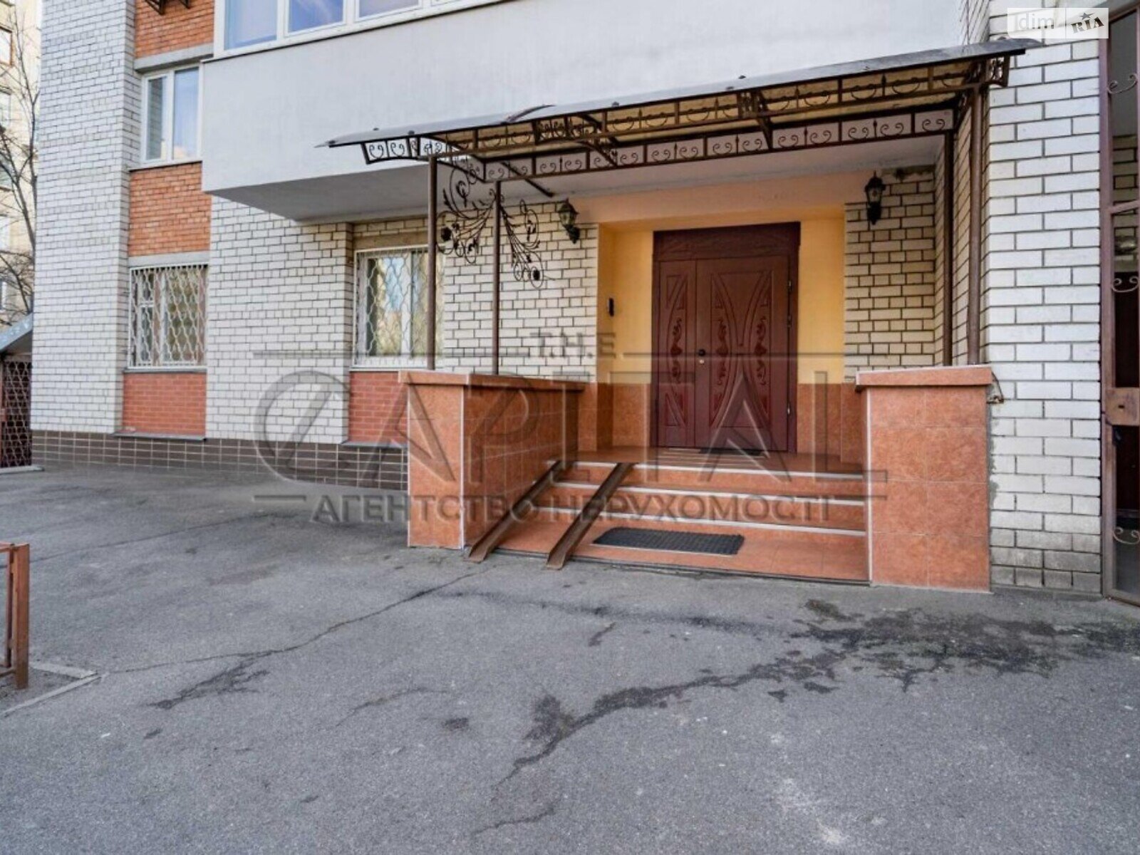 Продажа четырехкомнатной квартиры в Киеве, на ул. Никольско-Слободская, район Днепровский фото 1 Продажа четырехкомнатной квартиры в Киеве, на ул. Никольско-Слободская, район Днепровский фото 1
