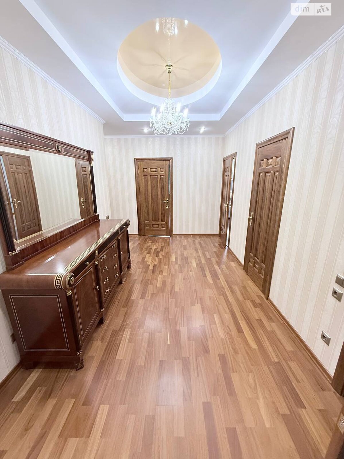 Продаж чотирикімнатної квартири в Києві, на вул. Микільсько-Слобідська 1А, район Дніпровський фото 1 Продаж чотирикімнатної квартири в Києві, на вул. Микільсько-Слобідська 1А, район Дніпровський фото 1