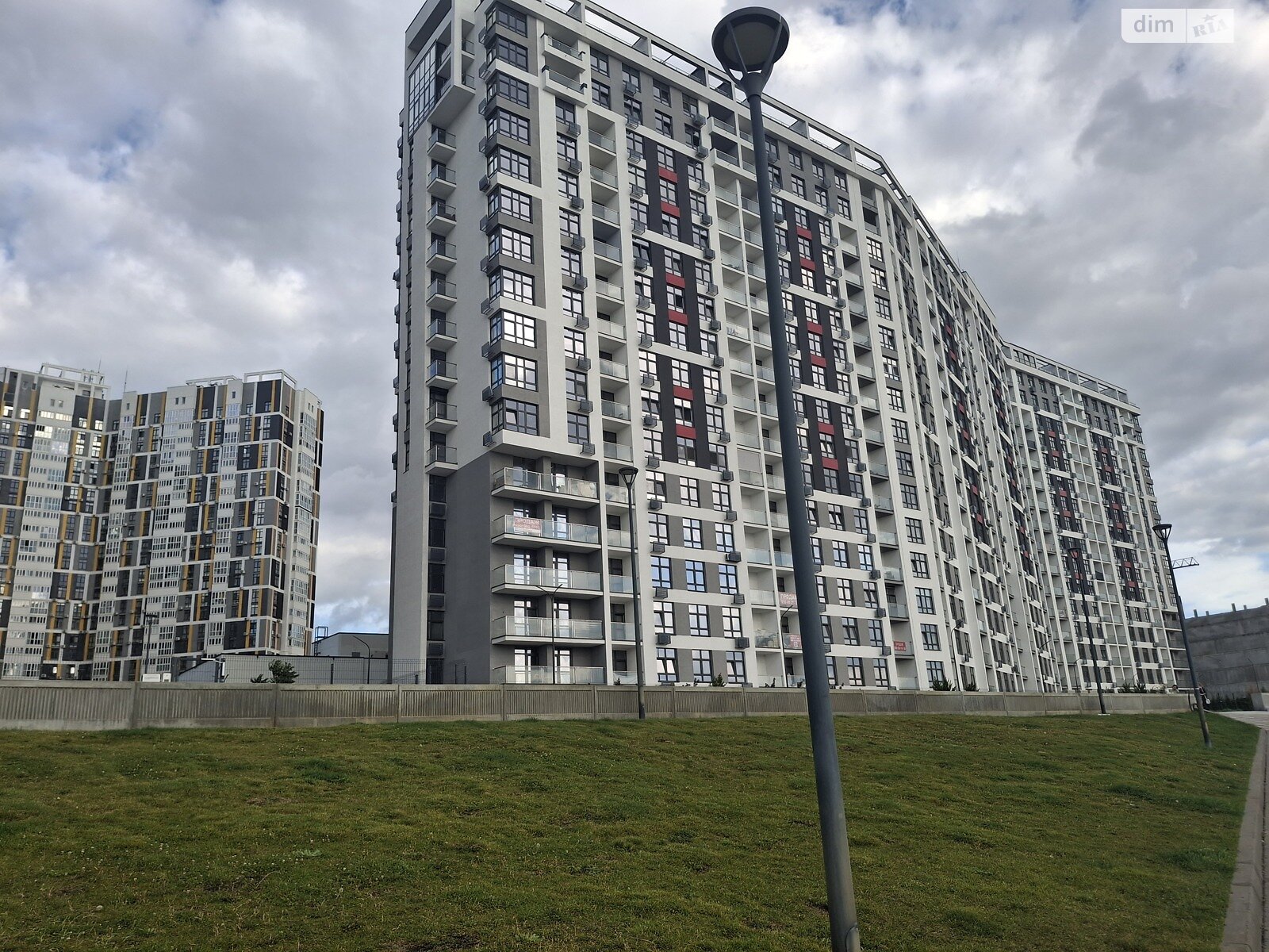 Продаж однокімнатної квартири в Києві, на вул. Микільсько-Слобідська 11, район Дніпровський фото 1