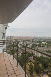 Продажа трехкомнатной квартиры в Киеве, на бул. Верховного Совета 14Б, район Днепровский фото 2