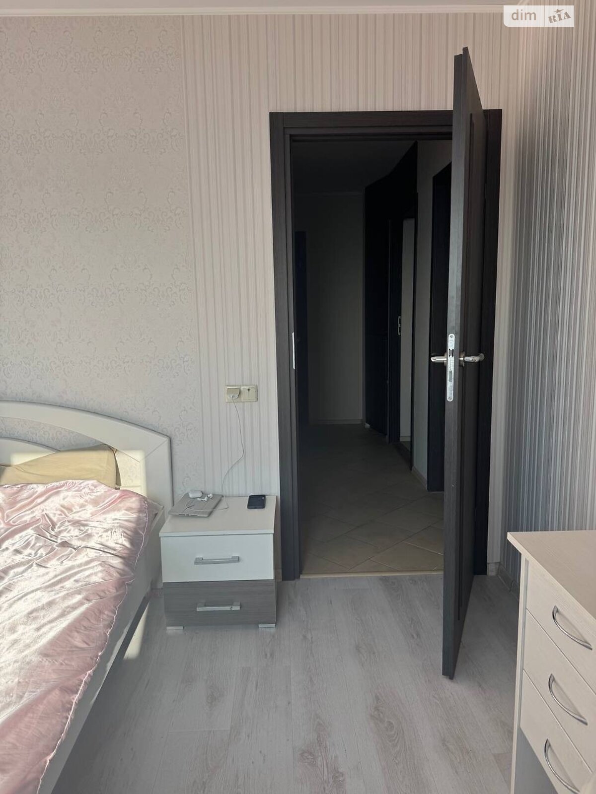Продаж трикімнатної квартири в Києві, на вул. Юрія Поправки 14, район Дніпровський фото 1 Продаж трикімнатної квартири в Києві, на вул. Юрія Поправки 14, район Дніпровський фото 1