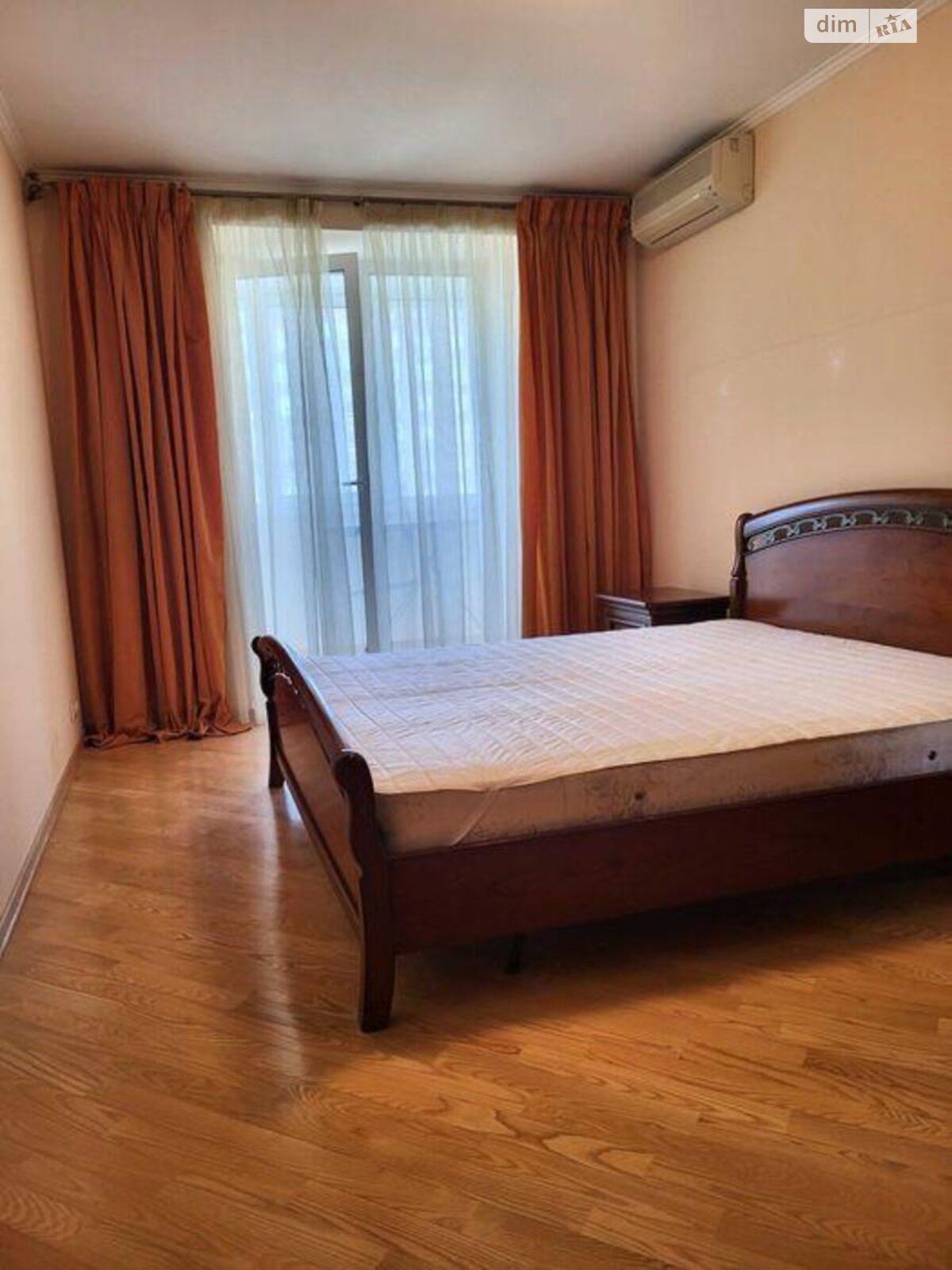 Продажа трехкомнатной квартиры в Киеве, на ул. Драгоманова 17, фото 1 Продажа трехкомнатной квартиры в Киеве, на ул. Драгоманова 17, фото 1