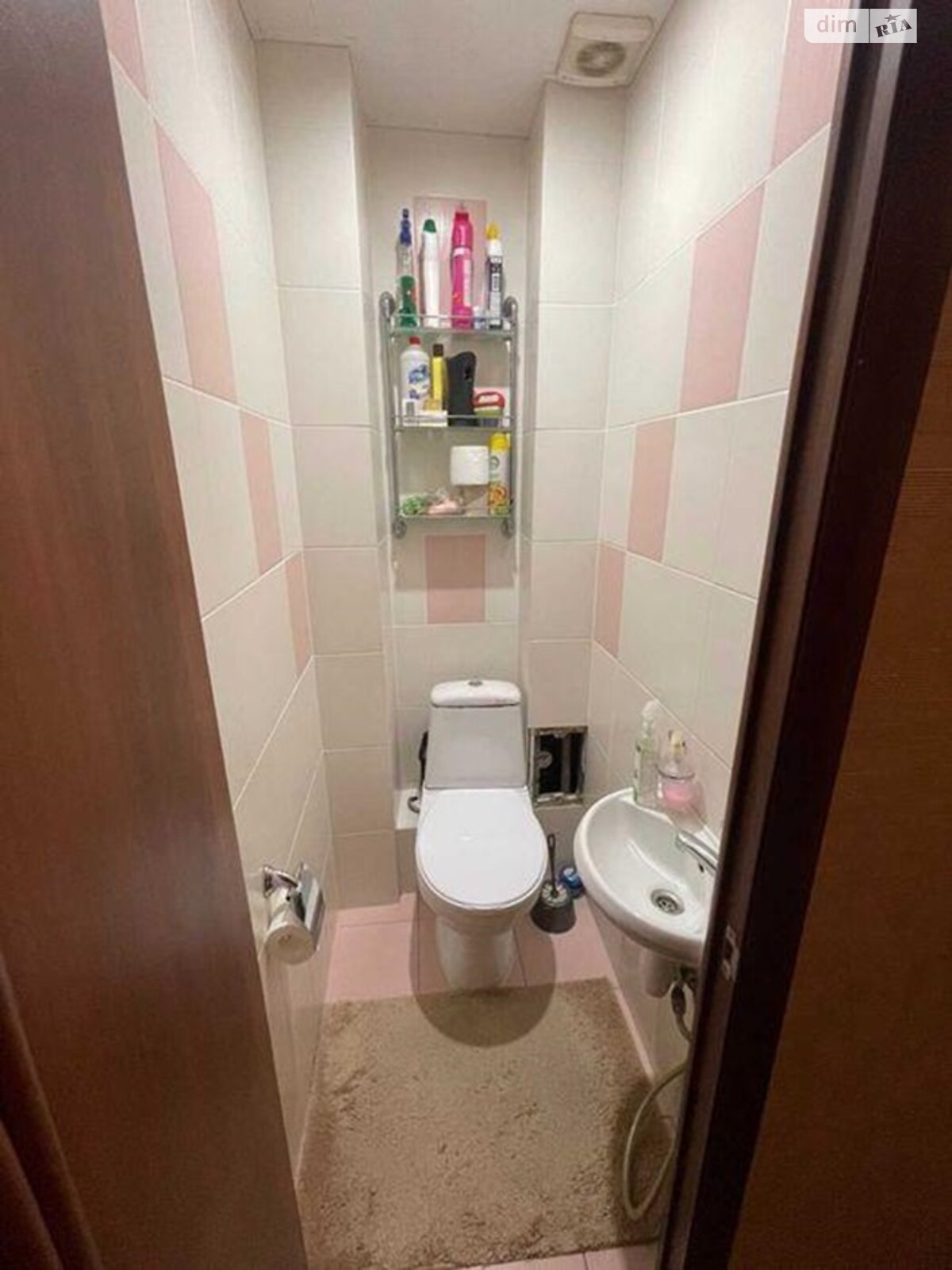 Продаж трикімнатної квартири в Києві, на вул. Алма-Атинська 39Е, район ДВРЗ фото 1 Продаж трикімнатної квартири в Києві, на вул. Алма-Атинська 39Е, район ДВРЗ фото 1