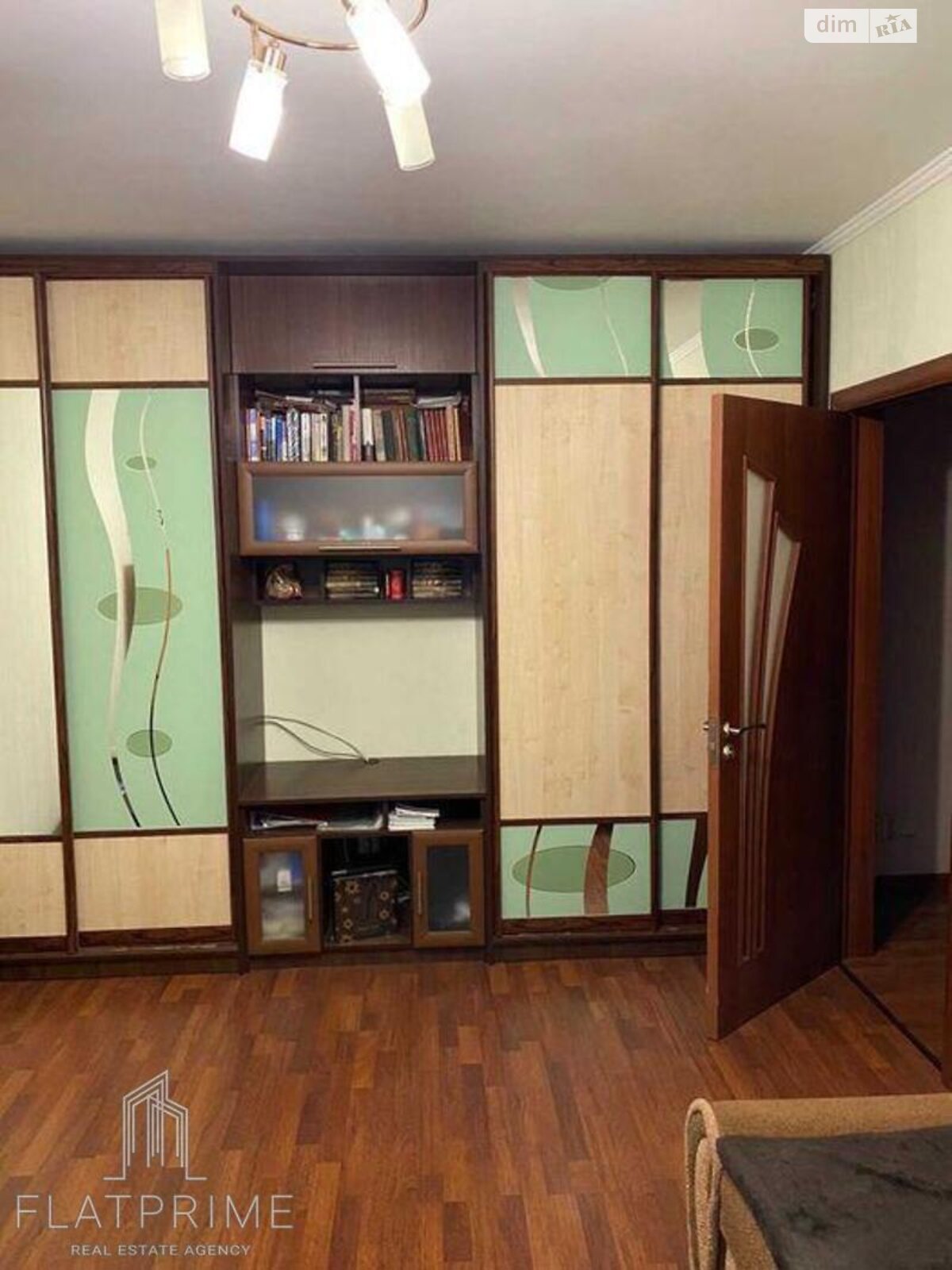 Продаж трикімнатної квартири в Києві, на вул. Алматинська 39Е, район ДВРЗ фото 1 Продаж трикімнатної квартири в Києві, на вул. Алматинська 39Е, район ДВРЗ фото 1