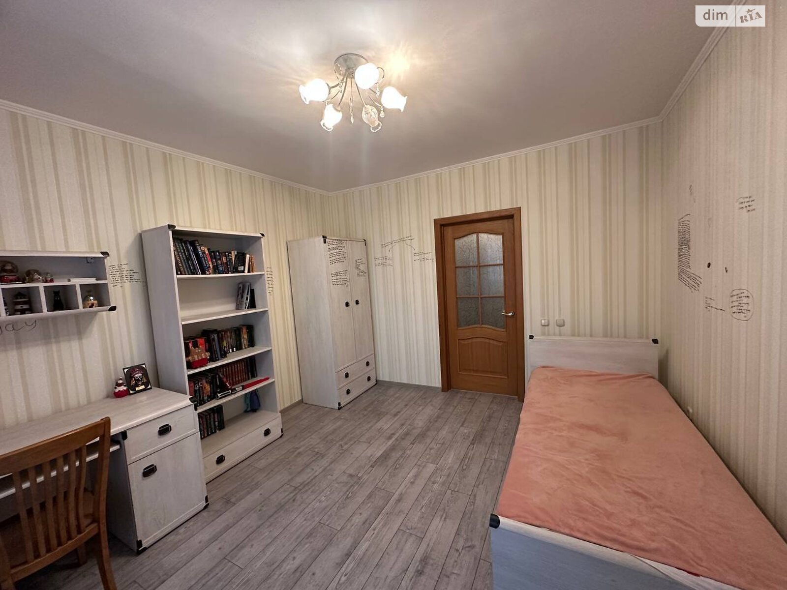 Продаж двокімнатної квартири в Києві, на вул. Алматинська 41Б, район ДВРЗ фото 1 Продаж двокімнатної квартири в Києві, на вул. Алматинська 41Б, район ДВРЗ фото 1