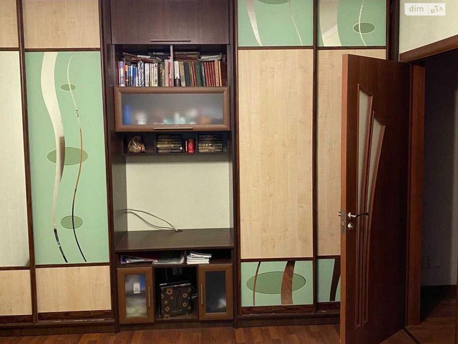 Продаж трикімнатної квартири в Києві, на вул. Алматинська 39Е, район ДВРЗ фото 1 Продаж трикімнатної квартири в Києві, на вул. Алматинська 39Е, район ДВРЗ фото 1