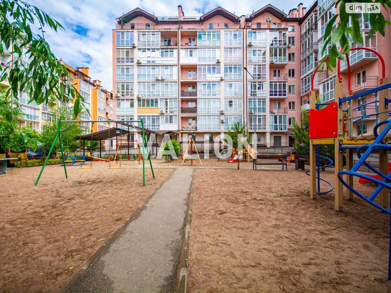 Продаж трикімнатної квартири в Києві, на вул. Академіка Лебедєва 1 корпус 5, район Феофанія фото 1 Продаж трикімнатної квартири в Києві, на вул. Академіка Лебедєва 1 корпус 5, район Феофанія фото 1