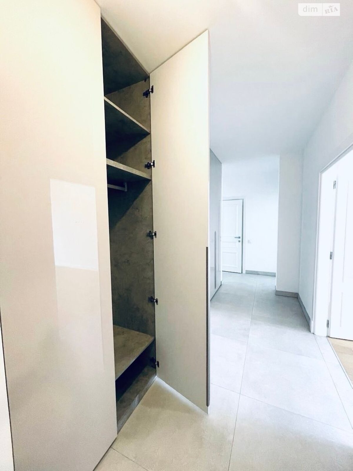 Продажа трехкомнатной квартиры в Киеве, на ул. Метрологическая 11А, район Феофания фото 1 Продажа трехкомнатной квартиры в Киеве, на ул. Метрологическая 11А, район Феофания фото 1
