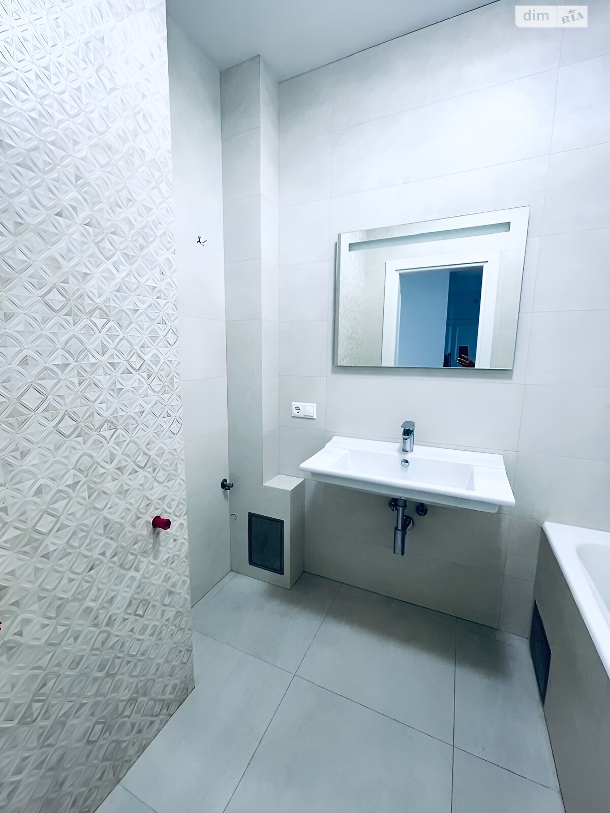 Продажа трехкомнатной квартиры в Киеве, на ул. Метрологическая 11А, район Феофания фото 1 Продажа трехкомнатной квартиры в Киеве, на ул. Метрологическая 11А, район Феофания фото 1