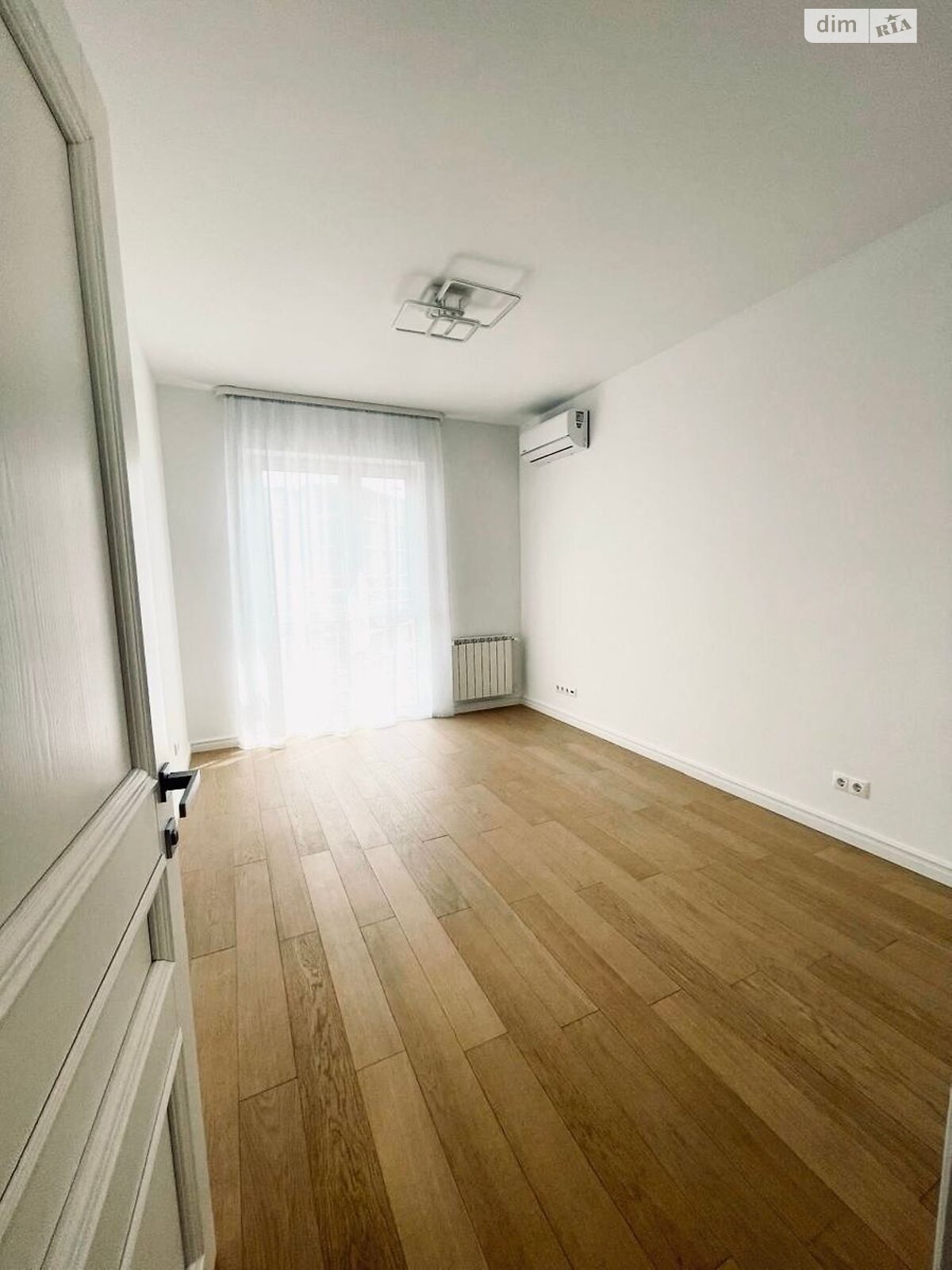 Продажа трехкомнатной квартиры в Киеве, на ул. Метрологическая 11А, район Феофания фото 1 Продажа трехкомнатной квартиры в Киеве, на ул. Метрологическая 11А, район Феофания фото 1