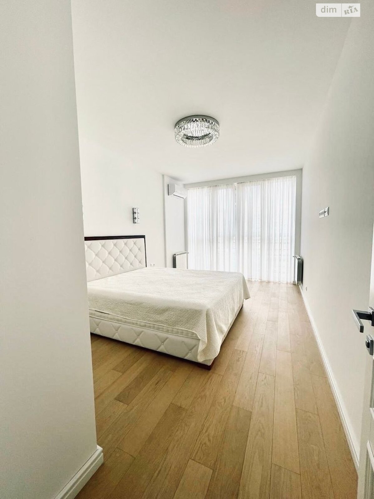 Продажа трехкомнатной квартиры в Киеве, на ул. Метрологическая 11А, район Феофания фото 1 Продажа трехкомнатной квартиры в Киеве, на ул. Метрологическая 11А, район Феофания фото 1
