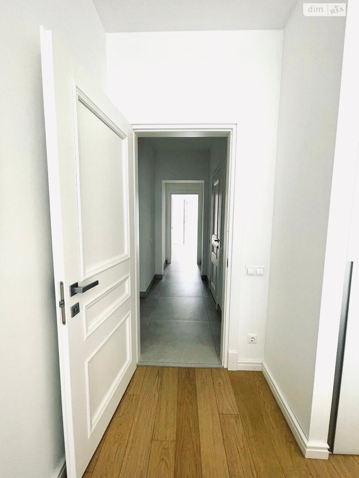 Продажа трехкомнатной квартиры в Киеве, на ул. Метрологическая 11А, район Феофания фото 1 Продажа трехкомнатной квартиры в Киеве, на ул. Метрологическая 11А, район Феофания фото 1