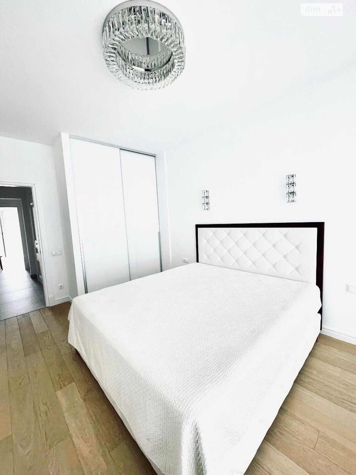 Продажа трехкомнатной квартиры в Киеве, на ул. Метрологическая 11А, район Феофания фото 1 Продажа трехкомнатной квартиры в Киеве, на ул. Метрологическая 11А, район Феофания фото 1