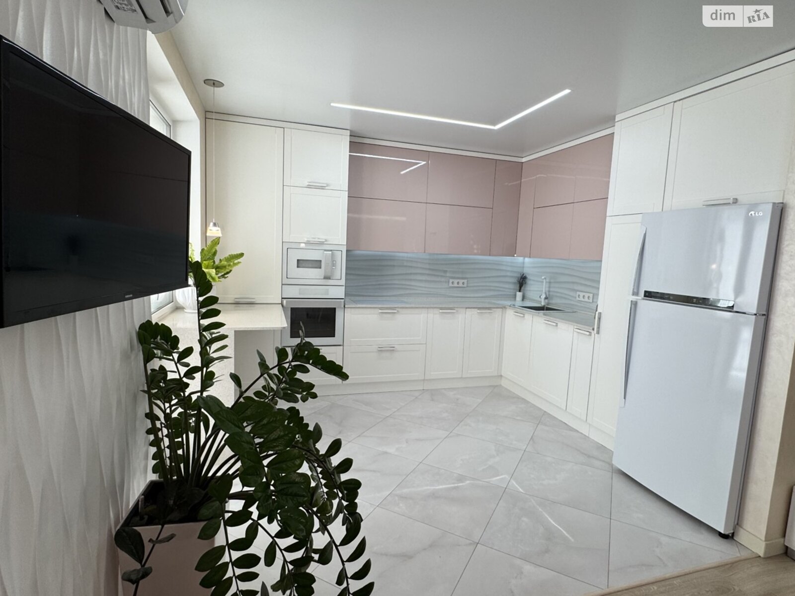 Продажа двухкомнатной квартиры в Киеве, на ул. Метрологическая 54, район Феофания фото 1 Продажа двухкомнатной квартиры в Киеве, на ул. Метрологическая 54, район Феофания фото 1