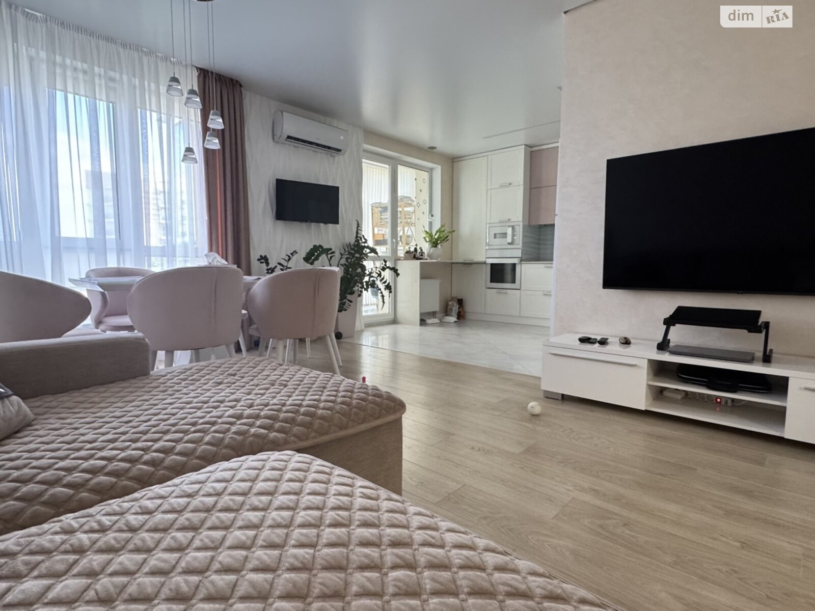 Продажа двухкомнатной квартиры в Киеве, на ул. Метрологическая 54, район Феофания фото 1 Продажа двухкомнатной квартиры в Киеве, на ул. Метрологическая 54, район Феофания фото 1