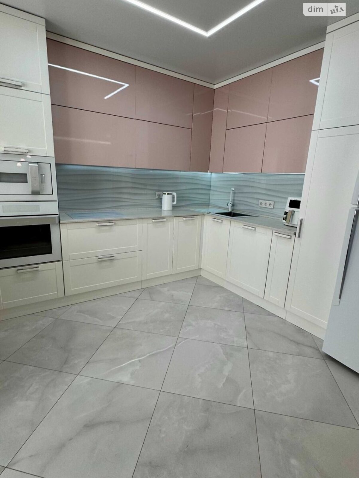 Продажа трехкомнатной квартиры в Киеве, на ул. Метрологическая 54, район Феофания фото 1