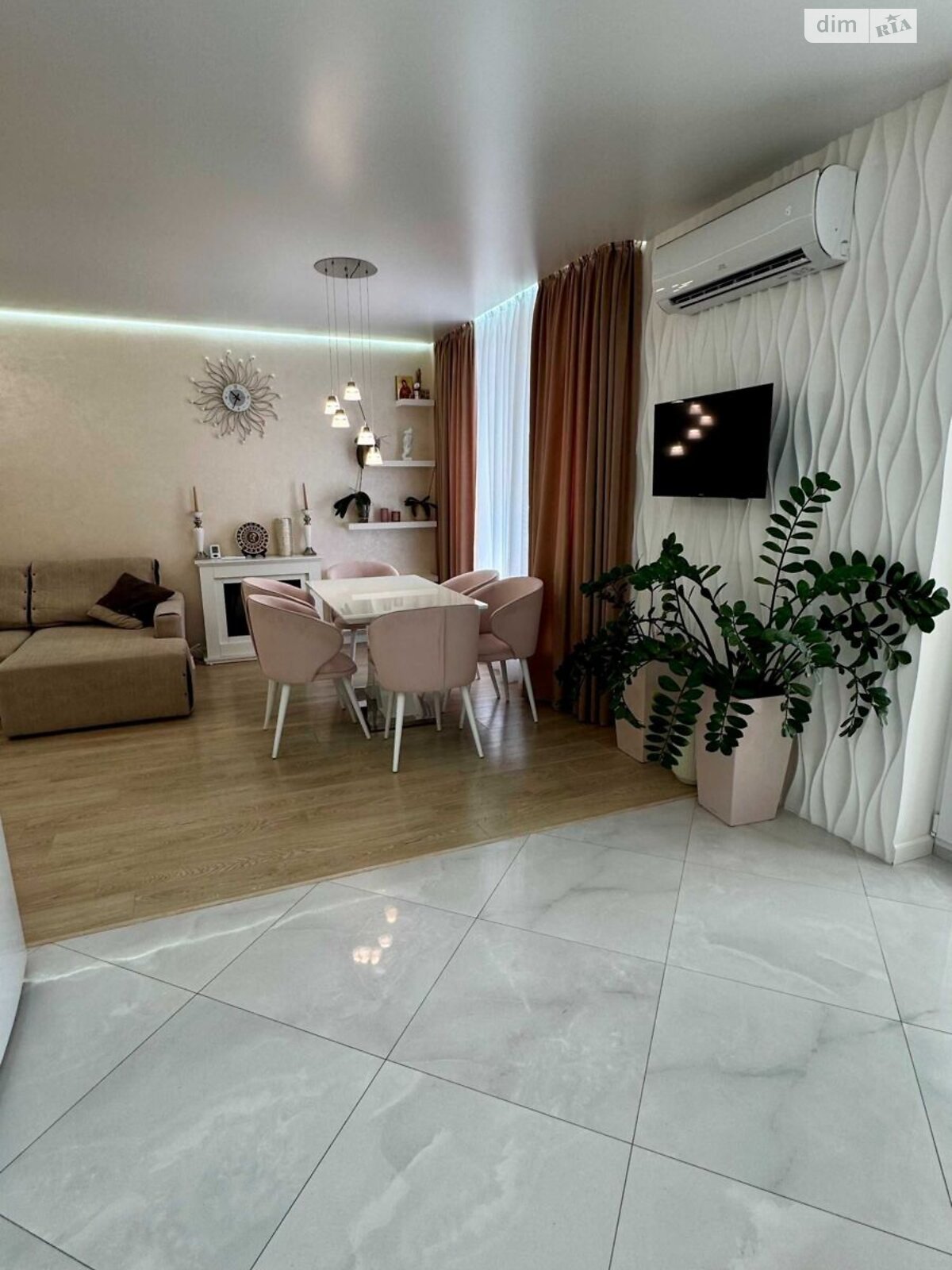 Продажа трехкомнатной квартиры в Киеве, на ул. Метрологическая 54, район Феофания фото 1