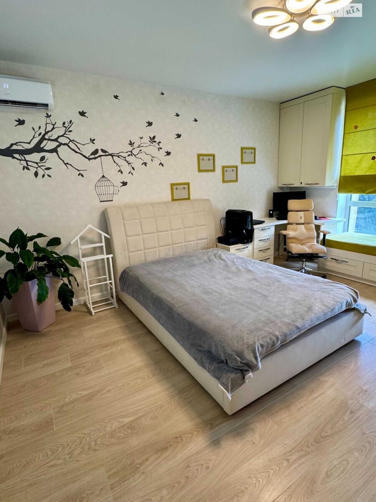 Продажа трехкомнатной квартиры в Киеве, на ул. Метрологическая 54, район Феофания фото 1