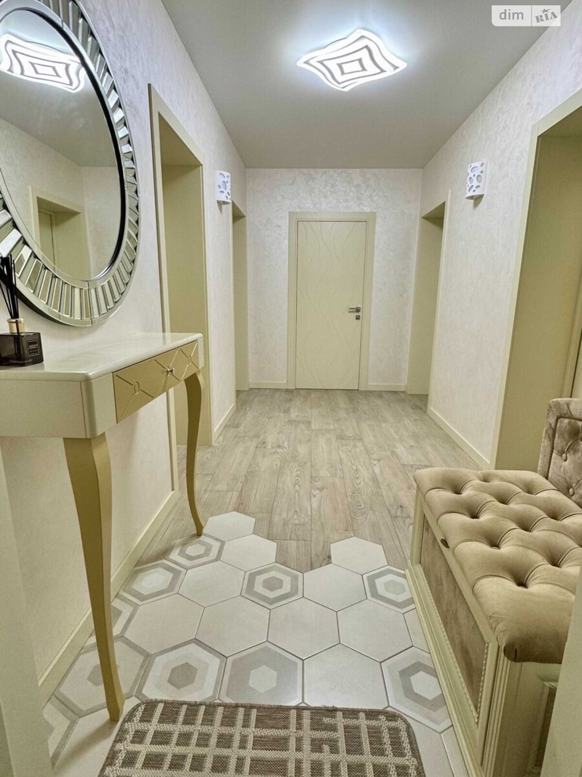 Продажа трехкомнатной квартиры в Киеве, на ул. Метрологическая 54, район Феофания фото 1