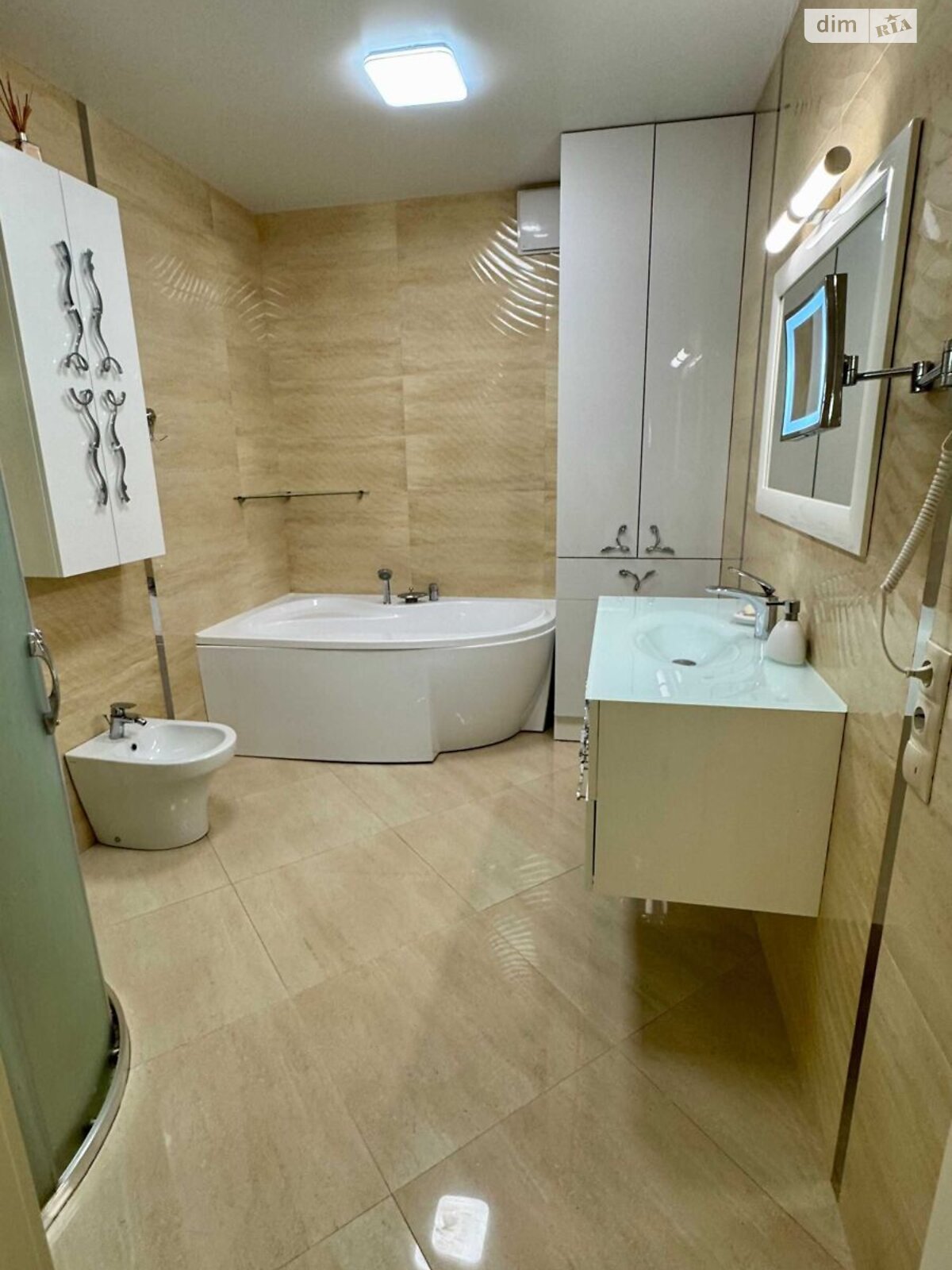 Продажа трехкомнатной квартиры в Киеве, на ул. Метрологическая 54, район Феофания фото 1