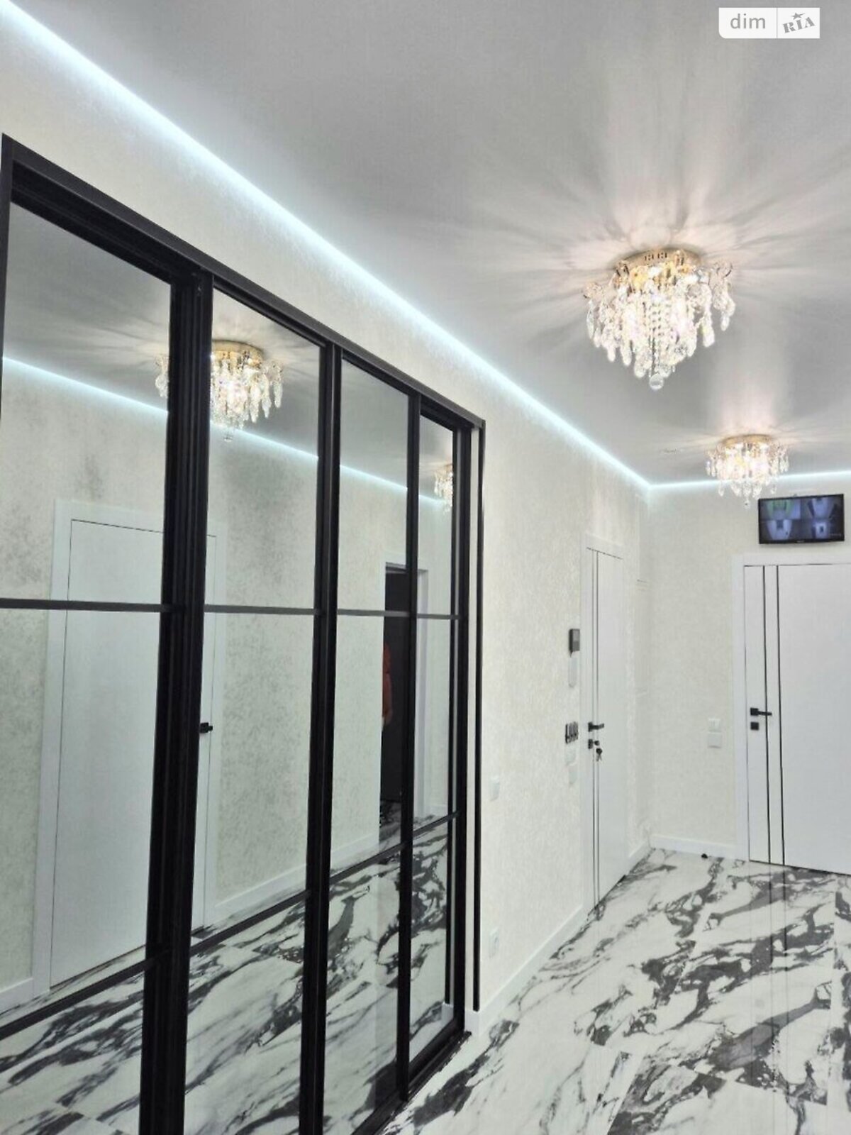Продаж трикімнатної квартири в Києві, на вул. Бердника Олеся 1В, район Ґалаґани фото 1 Продаж трикімнатної квартири в Києві, на вул. Бердника Олеся 1В, район Ґалаґани фото 1