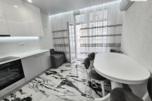 Продаж трикімнатної квартири в Києві, на вул. Бердника Олеся 1В, район Ґалаґани фото 2