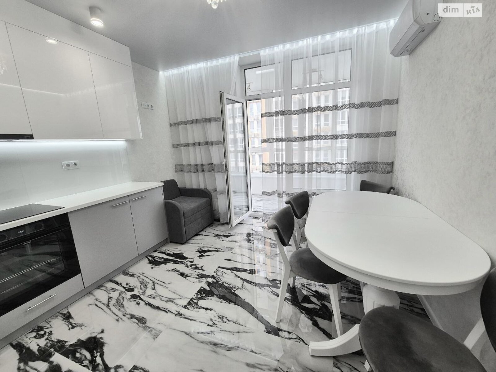 Продажа трехкомнатной квартиры в Киеве, на просп. Берестейский 67В, район Галаганы фото 1 Продажа трехкомнатной квартиры в Киеве, на просп. Берестейский 67В, район Галаганы фото 1