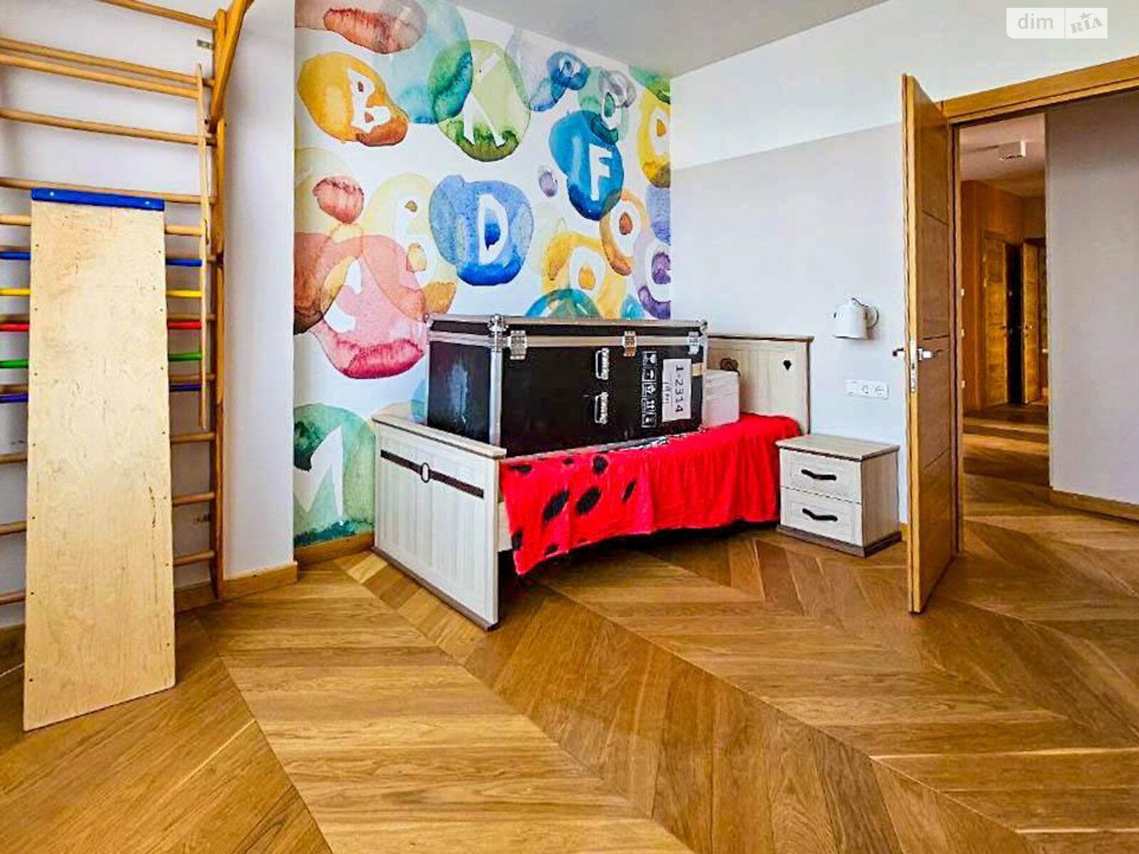 Продажа трехкомнатной квартиры в Киеве, на просп. Голосеевский, район Голосеев фото 1 Продажа трехкомнатной квартиры в Киеве, на просп. Голосеевский, район Голосеев фото 1