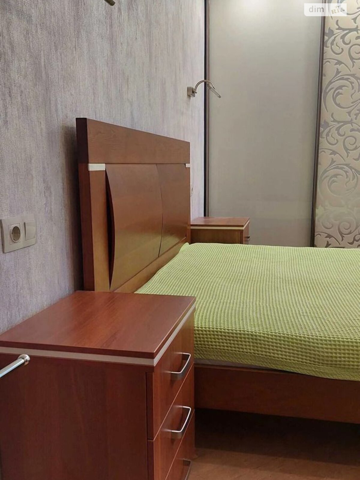 Продаж трикімнатної квартири в Києві, на просп. Голосіївський 128, район Голосіїв фото 1 Продаж трикімнатної квартири в Києві, на просп. Голосіївський 128, район Голосіїв фото 1