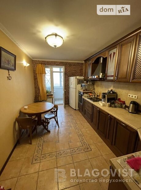 Продажа трехкомнатной квартиры в Киеве, на ул. Козацкая 114, район Голосеев фото 1 Продажа трехкомнатной квартиры в Киеве, на ул. Козацкая 114, район Голосеев фото 1