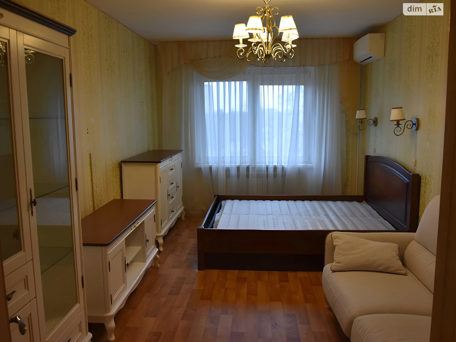 Продаж трикімнатної квартири в Києві, на вул. Михайла Максимовича 9А, район Голосіїв фото 1 Продаж трикімнатної квартири в Києві, на вул. Михайла Максимовича 9А, район Голосіїв фото 1