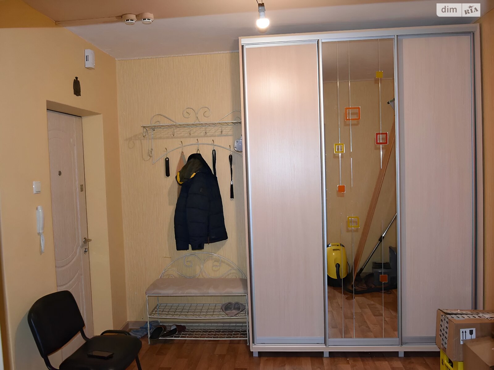 Продаж трикімнатної квартири в Києві, на вул. Михайла Максимовича 9А, район Голосіїв фото 1 Продаж трикімнатної квартири в Києві, на вул. Михайла Максимовича 9А, район Голосіїв фото 1