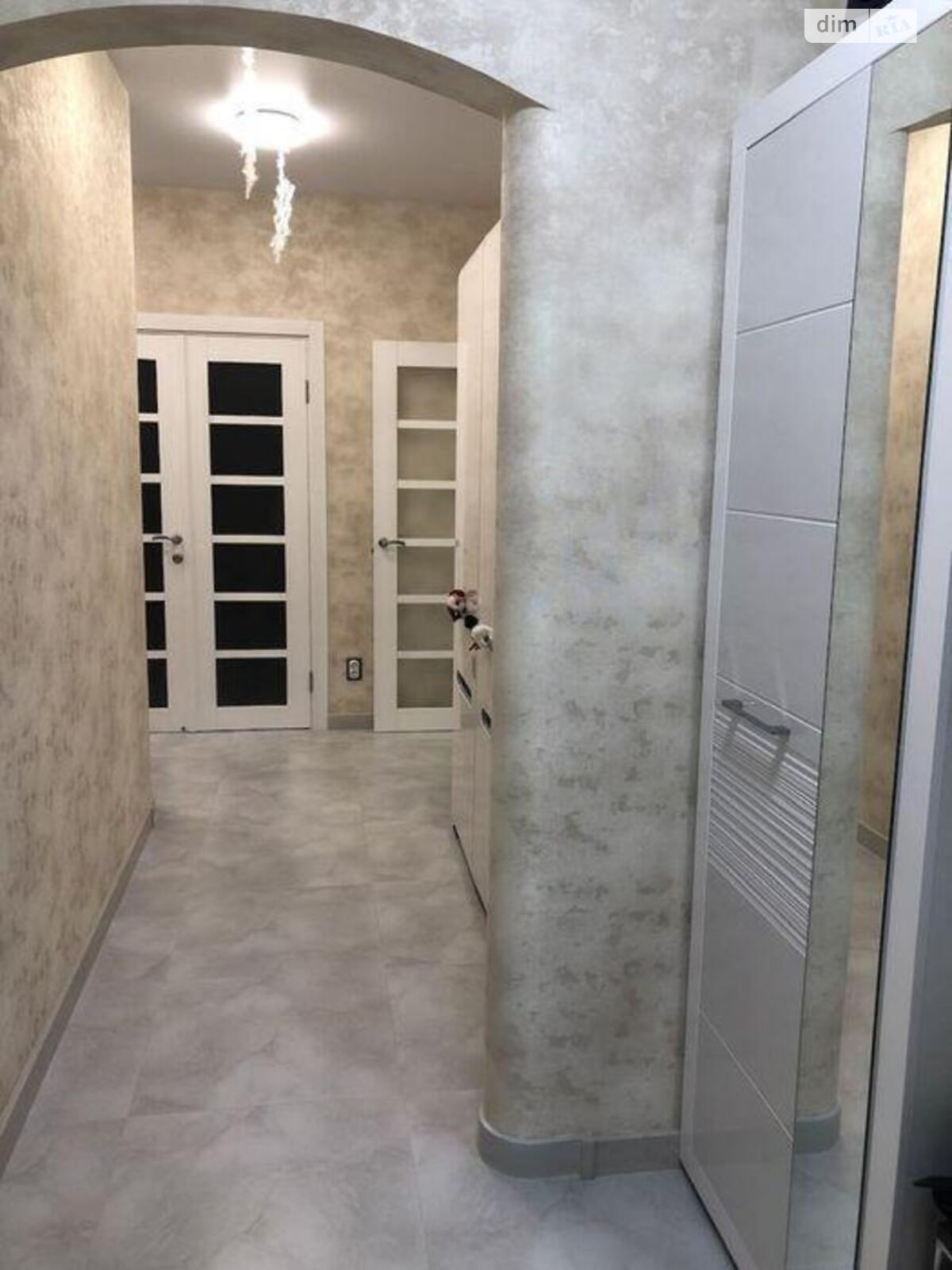 Продажа трехкомнатной квартиры в Киеве, на ул. Михаила Максимовича 26, район Голосеев фото 1