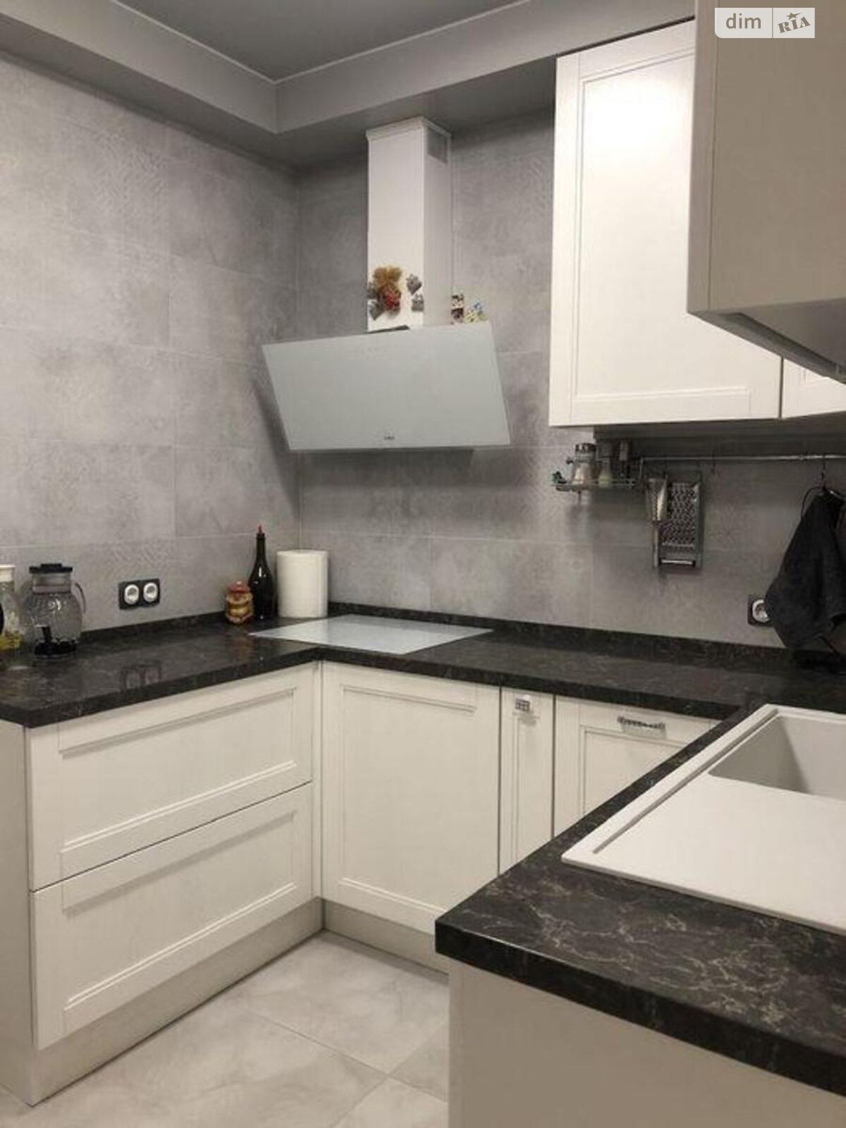 Продажа трехкомнатной квартиры в Киеве, на ул. Михаила Максимовича 26, район Голосеев фото 1 Продажа трехкомнатной квартиры в Киеве, на ул. Михаила Максимовича 26, район Голосеев фото 1