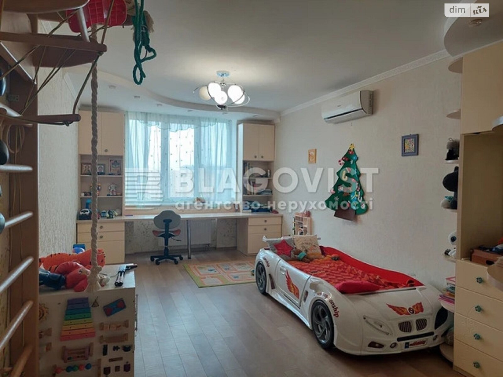 Продаж трикімнатної квартири в Києві, на вул. Михайла Максимовича, район Голосіїв фото 1 Продаж трикімнатної квартири в Києві, на вул. Михайла Максимовича, район Голосіїв фото 1