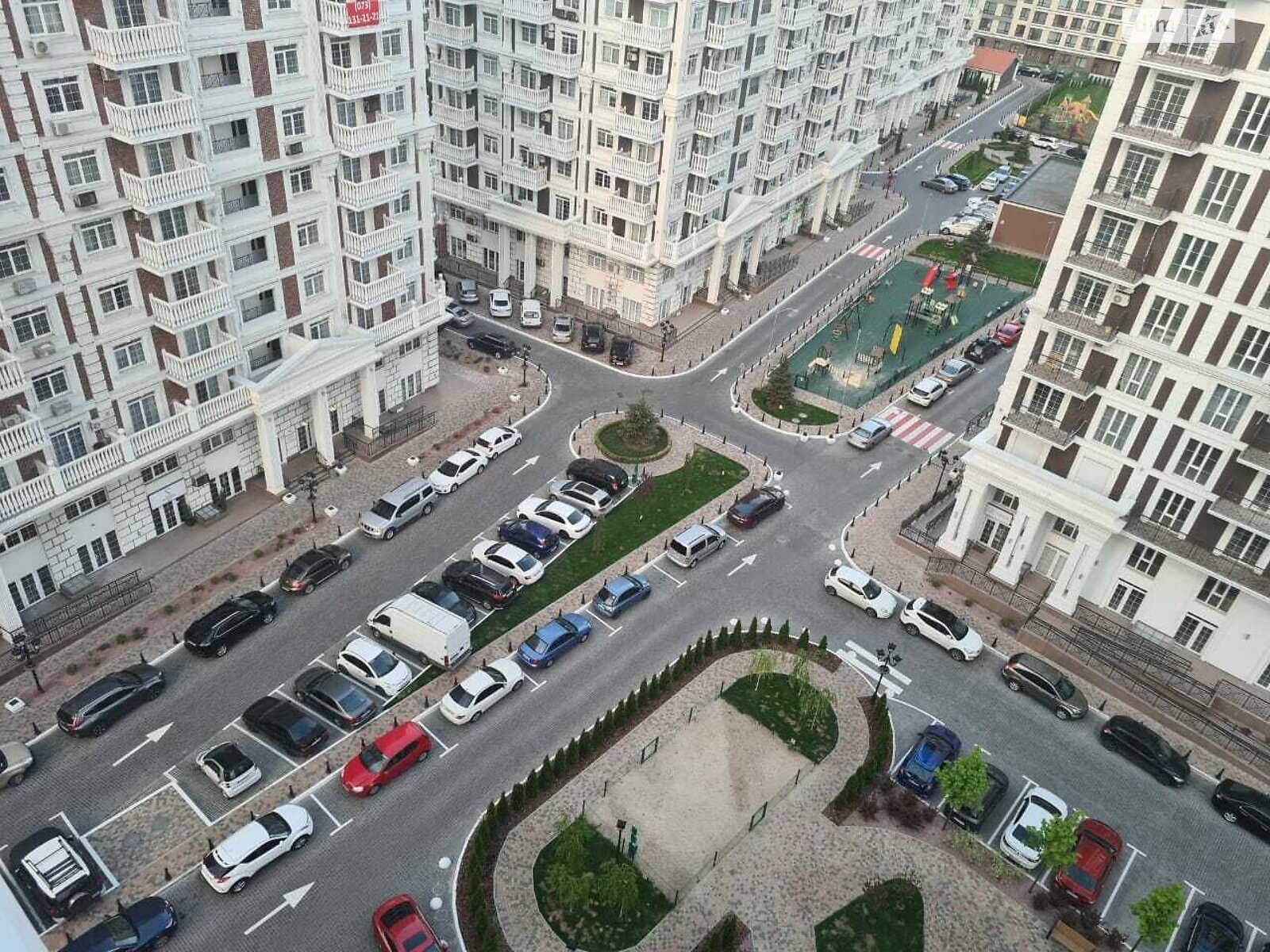 Продажа трехкомнатной квартиры в Киеве, на ул. Михаила Максимовича 24Б, район Голосеев фото 1