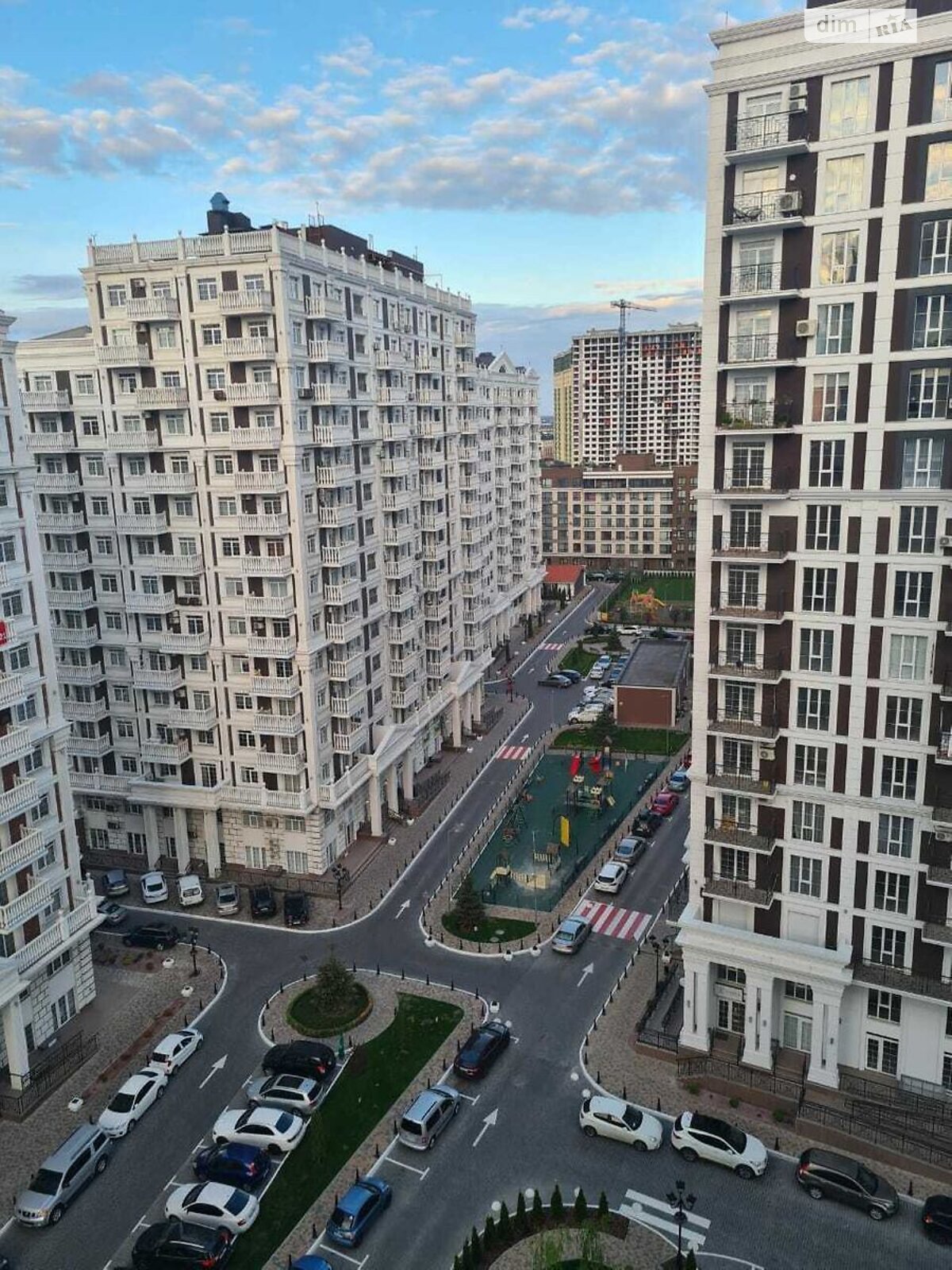Продажа трехкомнатной квартиры в Киеве, на ул. Михаила Максимовича 24Б, район Голосеев фото 1