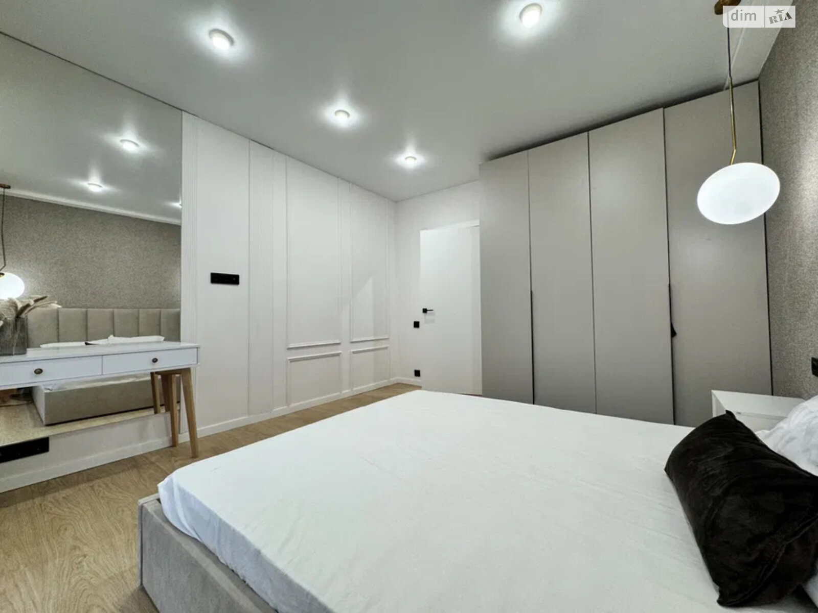 Продажа двухкомнатной квартиры в Киеве, на ул. Михаила Максимовича 26Д, район Голосеев фото 1