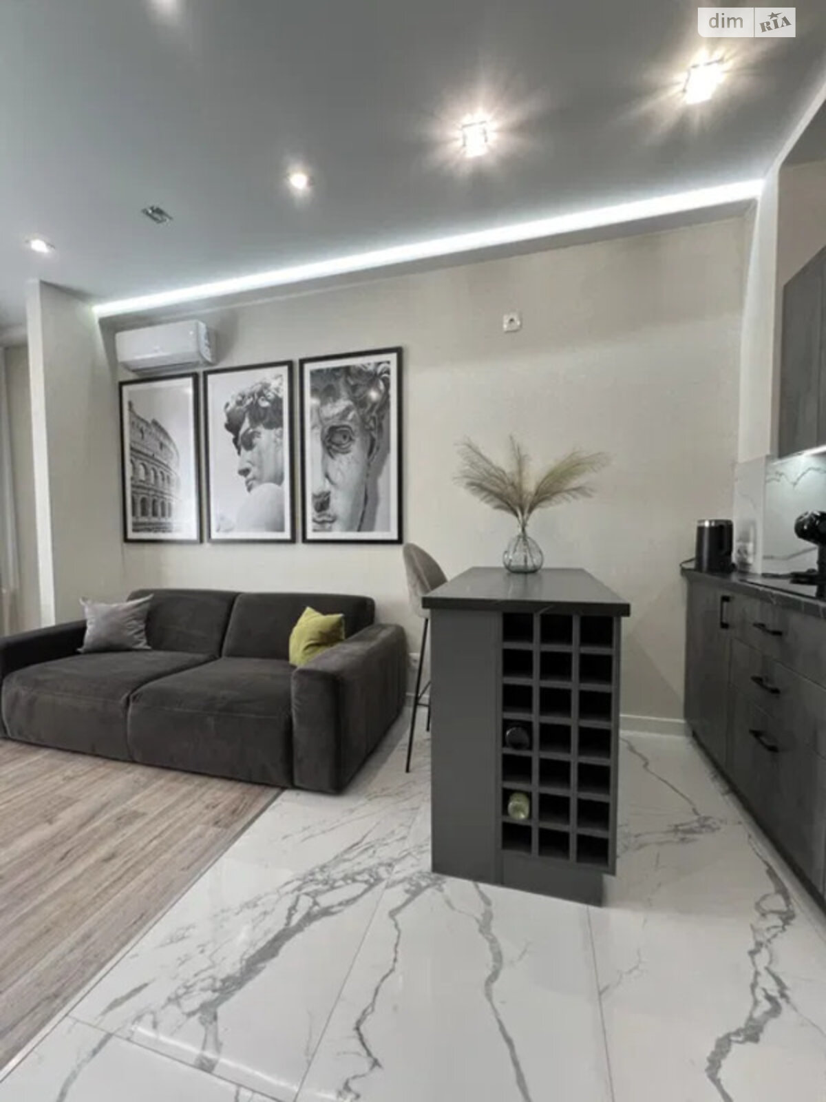 Продажа трехкомнатной квартиры в Киеве, на ул. Михаила Максимовича, район Голосеевский фото 1 Продажа трехкомнатной квартиры в Киеве, на ул. Михаила Максимовича, район Голосеевский фото 1