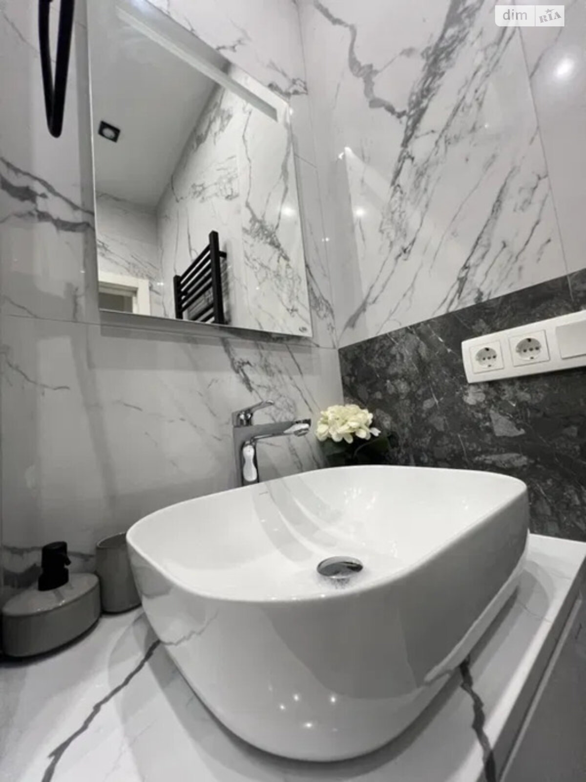 Продажа трехкомнатной квартиры в Киеве, на ул. Михаила Максимовича, район Голосеевский фото 1 Продажа трехкомнатной квартиры в Киеве, на ул. Михаила Максимовича, район Голосеевский фото 1