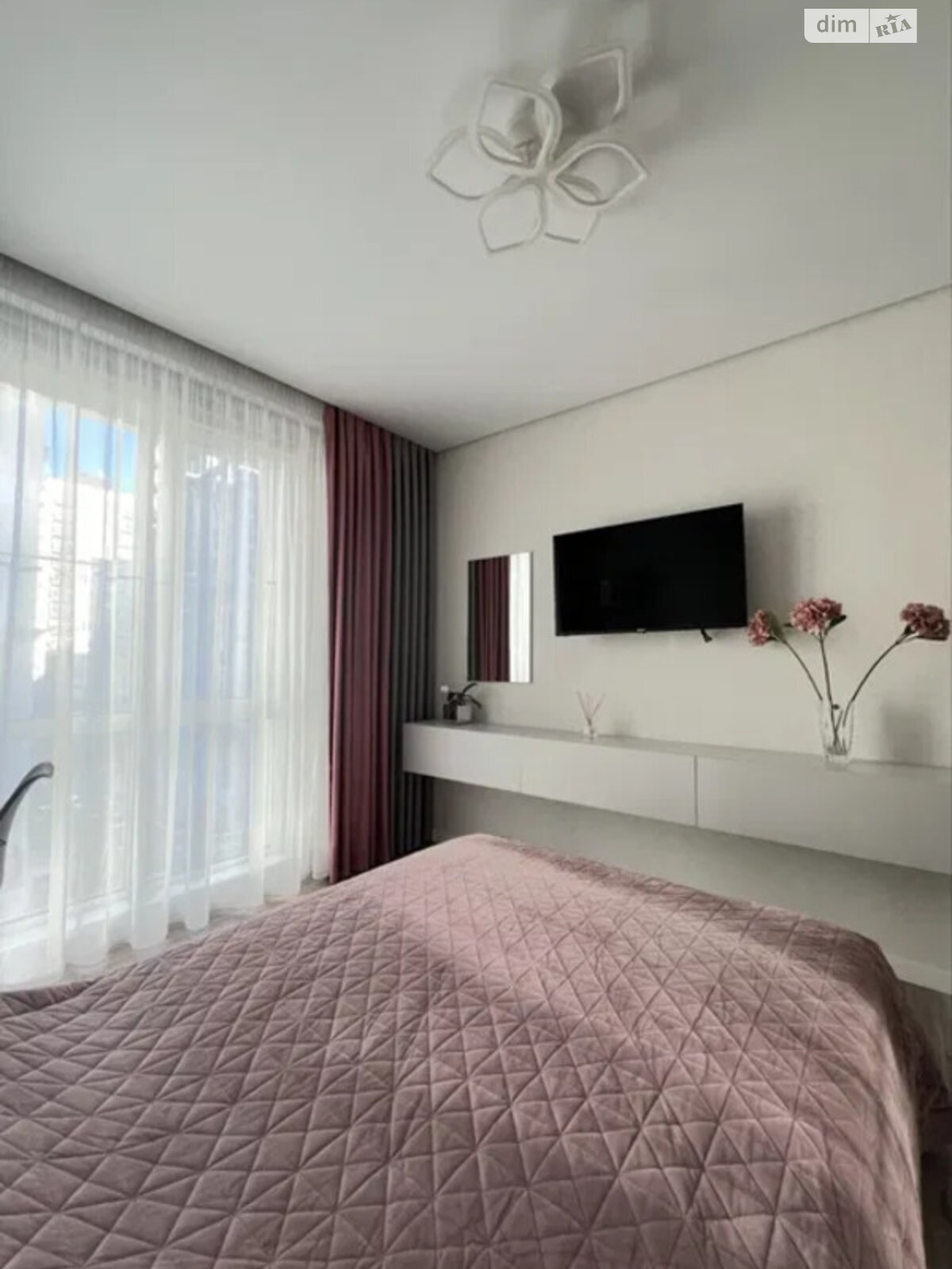 Продажа трехкомнатной квартиры в Киеве, на ул. Михаила Максимовича, район Голосеевский фото 1 Продажа трехкомнатной квартиры в Киеве, на ул. Михаила Максимовича, район Голосеевский фото 1