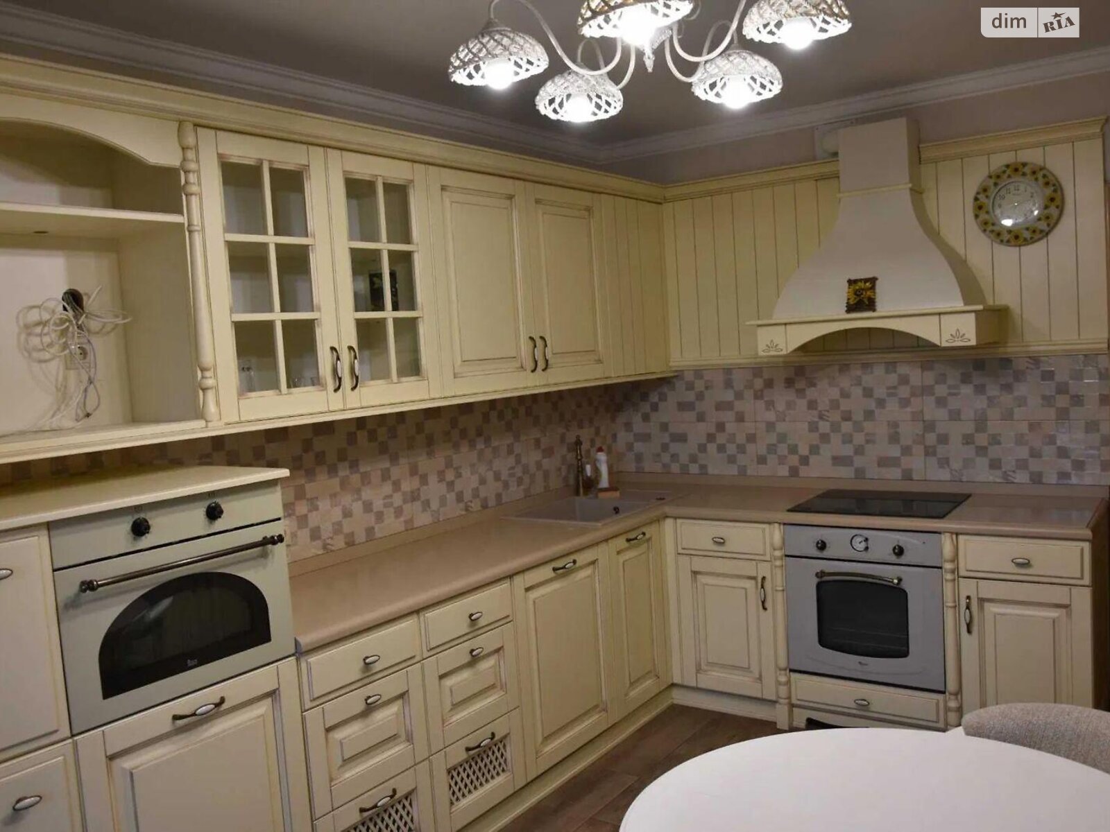 Продаж трикімнатної квартири в Києві, на вул. Михайла Максимовича 9А, район Голосіїв фото 1 Продаж трикімнатної квартири в Києві, на вул. Михайла Максимовича 9А, район Голосіїв фото 1