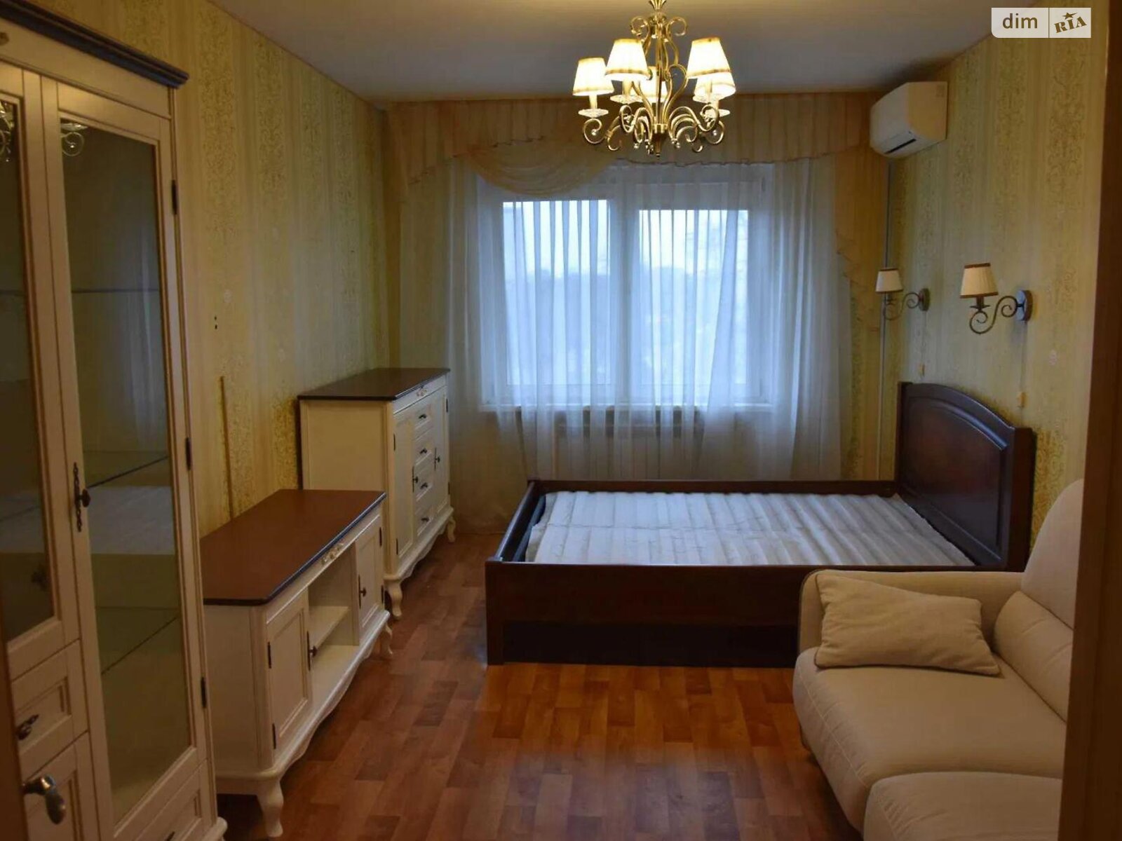 Продаж трикімнатної квартири в Києві, на вул. Михайла Максимовича 9А, район Голосіїв фото 1 Продаж трикімнатної квартири в Києві, на вул. Михайла Максимовича 9А, район Голосіїв фото 1