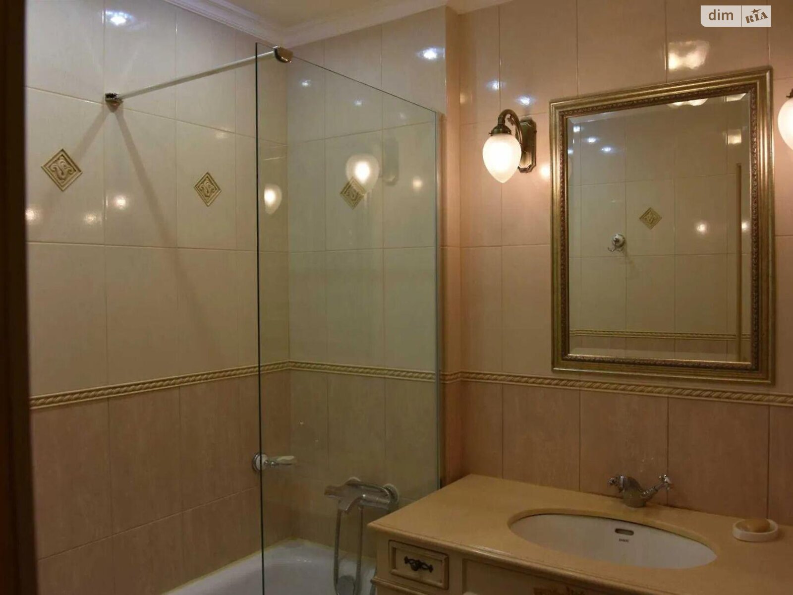 Продаж трикімнатної квартири в Києві, на вул. Михайла Максимовича 9А, район Голосіїв фото 1 Продаж трикімнатної квартири в Києві, на вул. Михайла Максимовича 9А, район Голосіїв фото 1