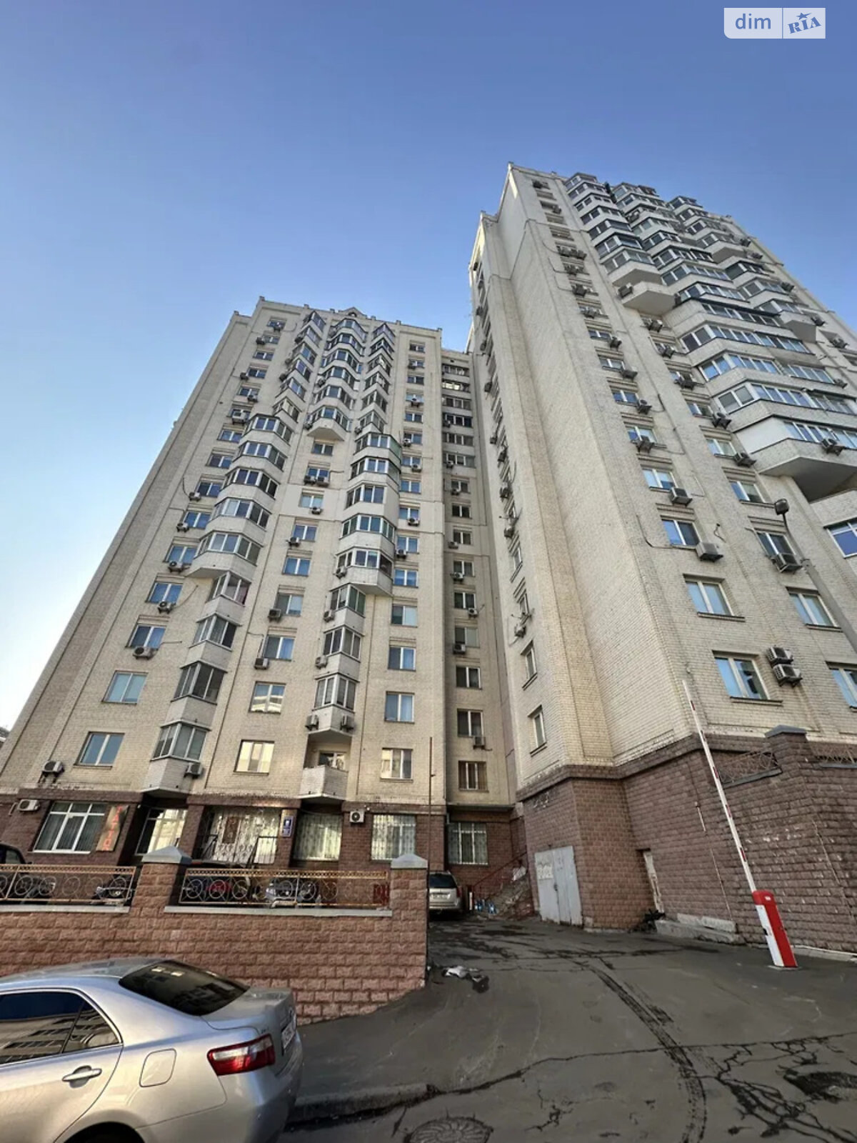 Продажа трехкомнатной квартиры в Киеве, на ул. Васильковская 18, район Голосеев фото 1 Продажа трехкомнатной квартиры в Киеве, на ул. Васильковская 18, район Голосеев фото 1