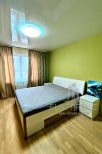 Продажа трехкомнатной квартиры в Киеве, на ул. Юлии Здановской 36В, район Голосеев фото 2