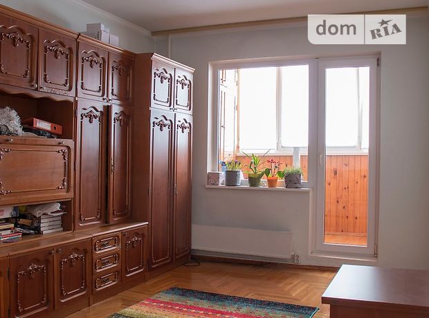 Продаж трикімнатної квартири в Києві на просп. Академіка Глушкова район Голосіївський фото 1 Продаж трикімнатної квартири в Києві на просп. Академіка Глушкова район Голосіївський фото 1