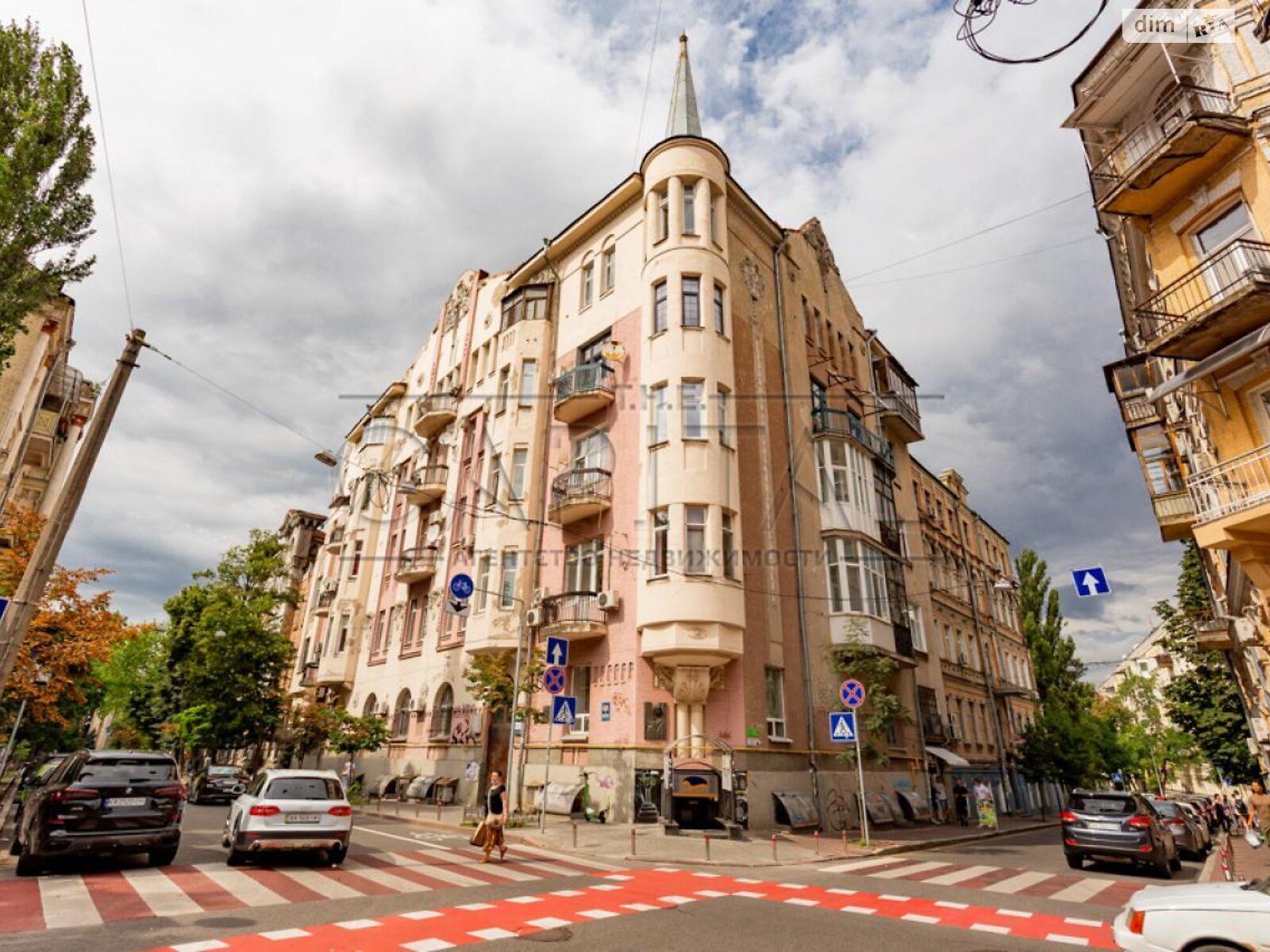Продажа трехкомнатной квартиры в Киеве, на ул. Рейтарская 24, район Голосеевский фото 1